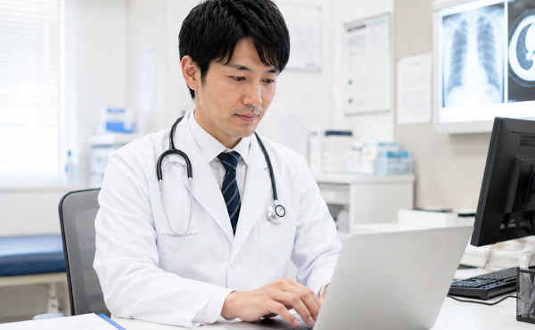 カルテの持ち出しは違法？安全に運用するためのルールと対策を解説