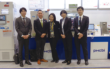 Kyoko Deguchi, President and CEO of PHC Holdings Corporation (center) and Shizuka Akieda, CEO of Cyfuse Biomedical K.K. (second from the right) at the 24th Congress of the Japanese Society for Regenerative Medicine.